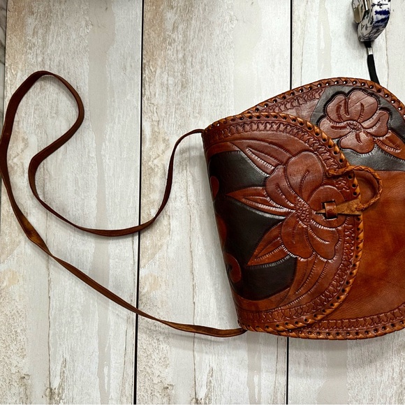 Hand Tooled Brown Leather Saddle Bag Crossbody Retro Boho Craftcore Cottagecore - Picture 4 of 15